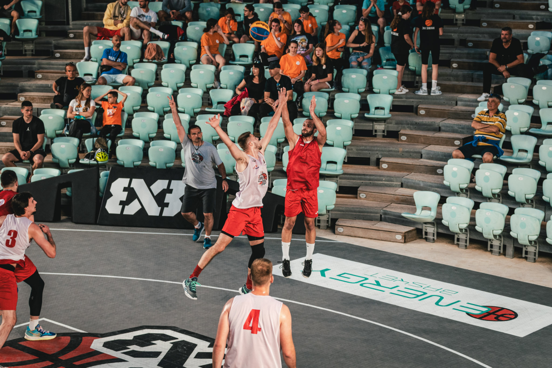 Basket se na Mihovilu i sinoć igrao pred gotovo praznim gledalištem, ako izuzmemo igrače!