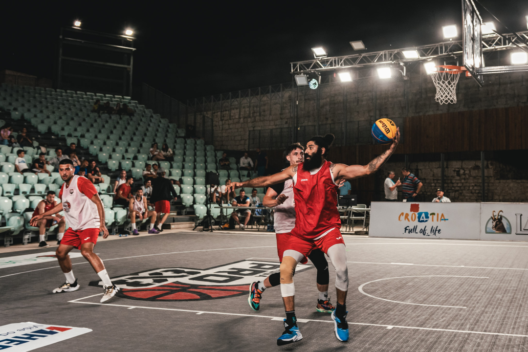 Basket se na Mihovilu i sinoć igrao pred gotovo praznim gledalištem, ako izuzmemo igrače!