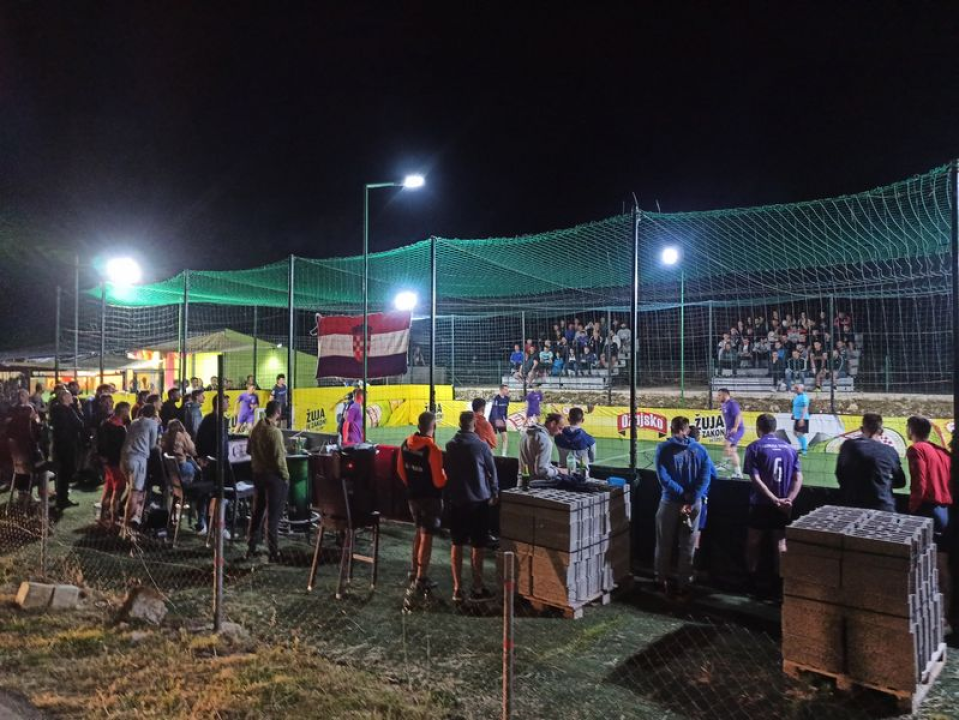 Ekipa Bibich West Ham Ražine pobjednik u seniorskoj, a ekipa GENERACIJA veteranskoj kavez ligi Bilice