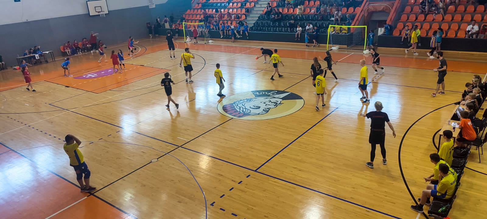 Završnica Međužupanijske mini lige: Više od 250 djece igralo mini rukomet na Baldekinu 