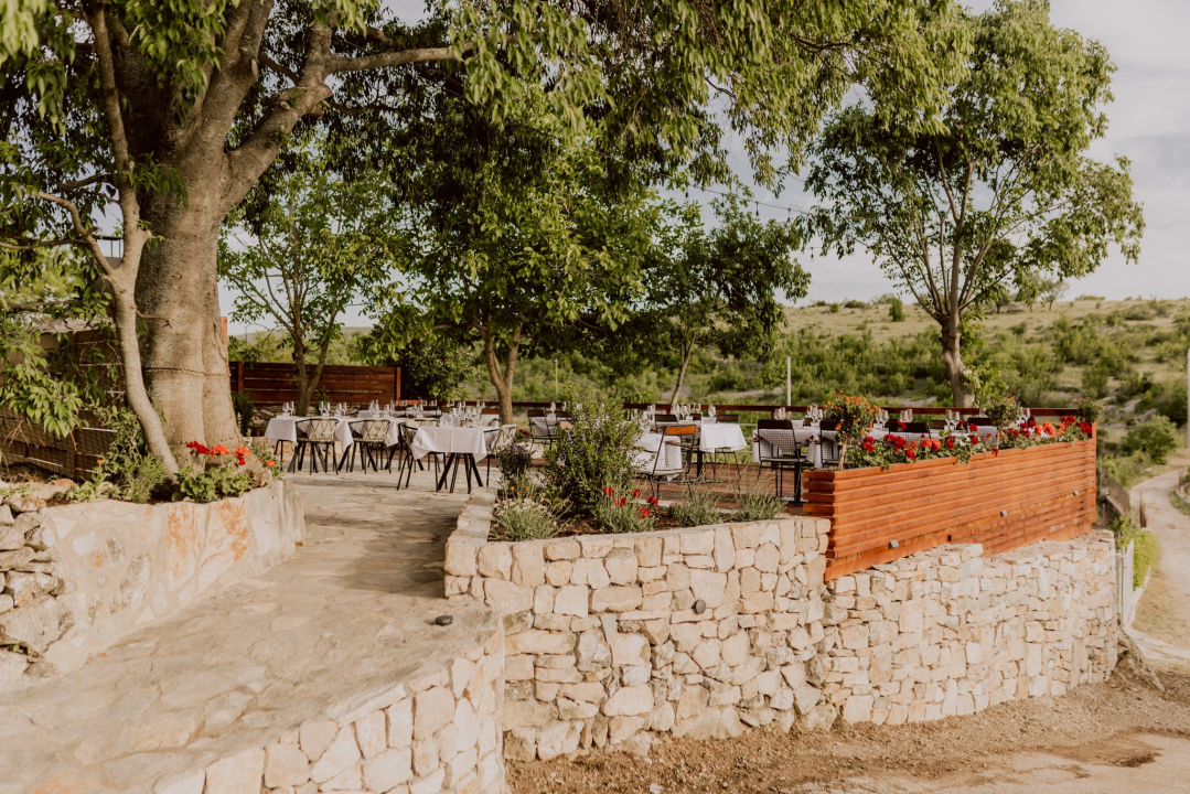 Konoba Campanelo otvorila je terasu s najljepšim pogledom uz gostovanje Melkiora Bašića!