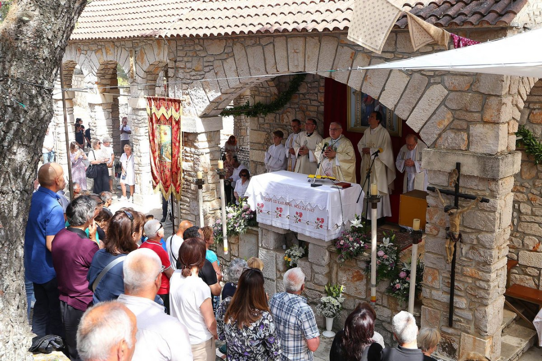 Proslavljena svetkovina Gospe od Karavaja u Tisnom: Središnju misu predvodio biskup Tomislav Rogić