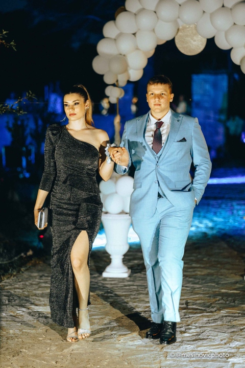 Maturanti Turističko-ugostiteljske škole u glamuroznim izdanjima proslavili kraj srednje škole! (1. dio)