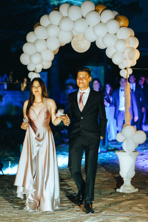 Maturanti Turističko-ugostiteljske škole u glamuroznim izdanjima proslavili kraj srednje škole! (2. dio)