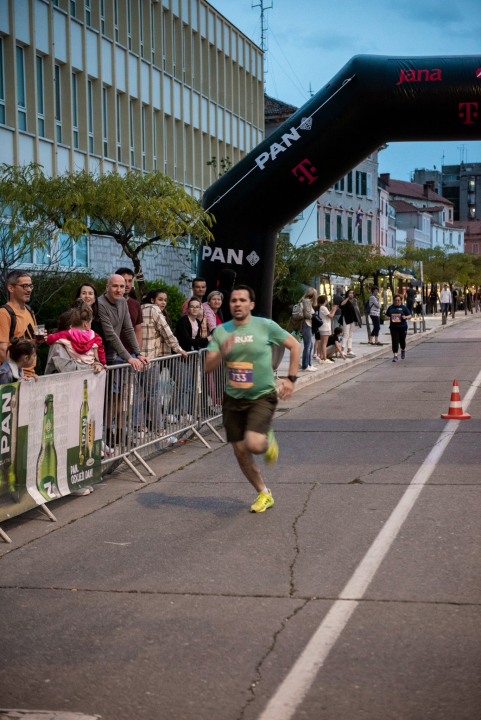 Imamo pobjednike održane Pivske milje: Pogledajte kako je sinoć bilo na šibenskoj rivi  