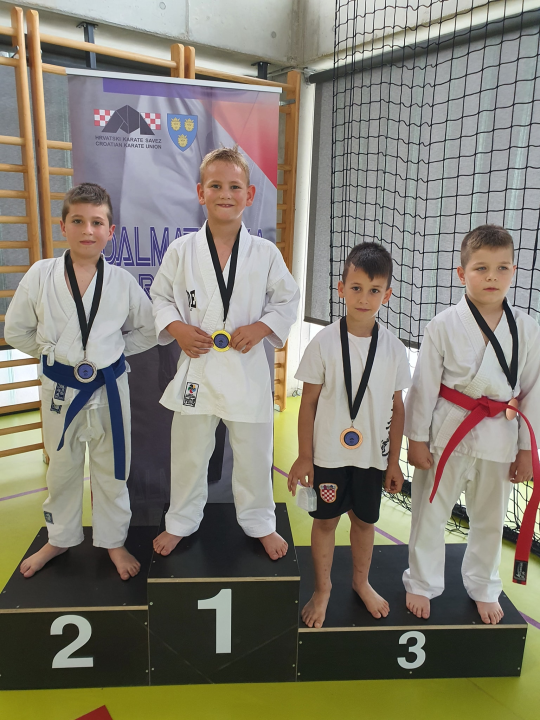 Čak 28 medalja za Karate klub Okit s drugog kola Dalmatinske lige u Splitu