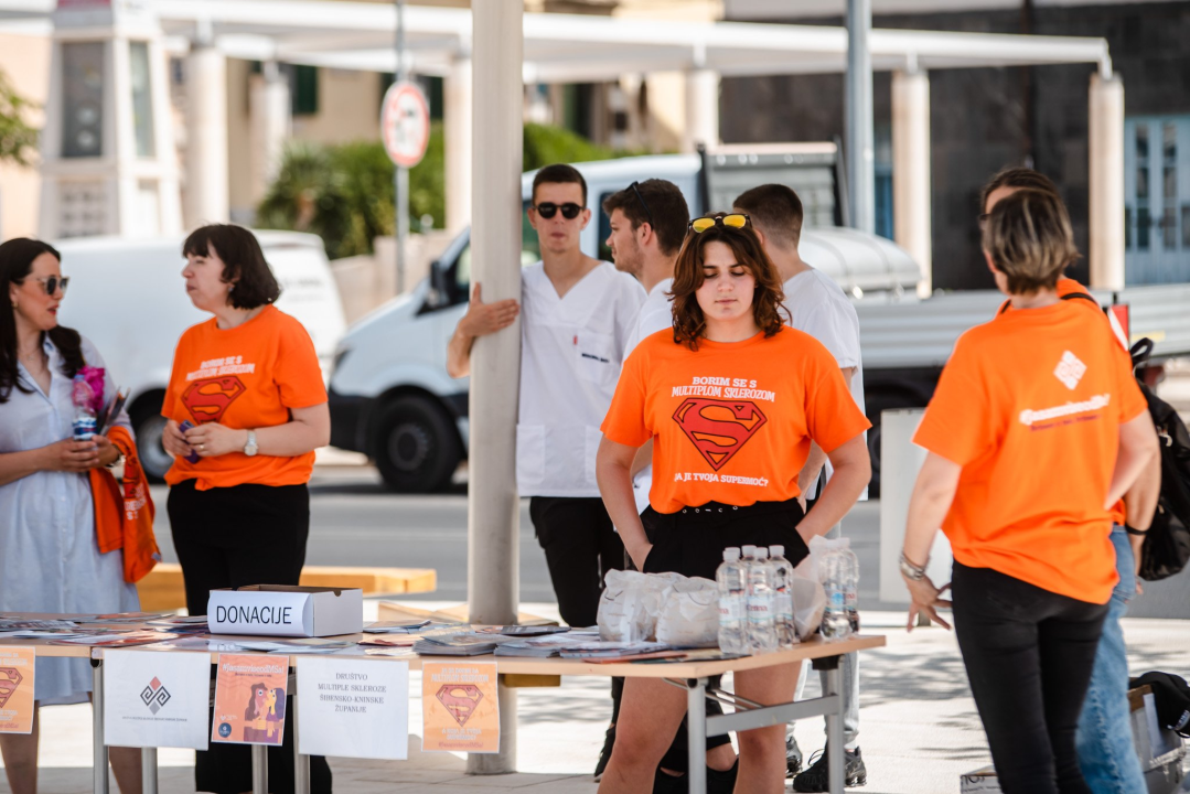 Na Poljani obilježen Svjetski dan multiple skleroze, kazalište će večeras zasvijetliti u narančastoj boji