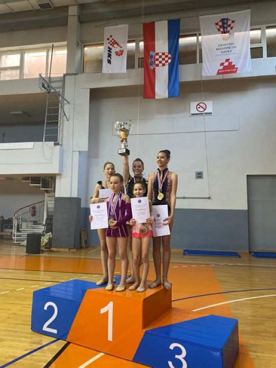 Ritmičarke Šibenik-Dalmacije osvojile pregršt odličja na domaćem terenu