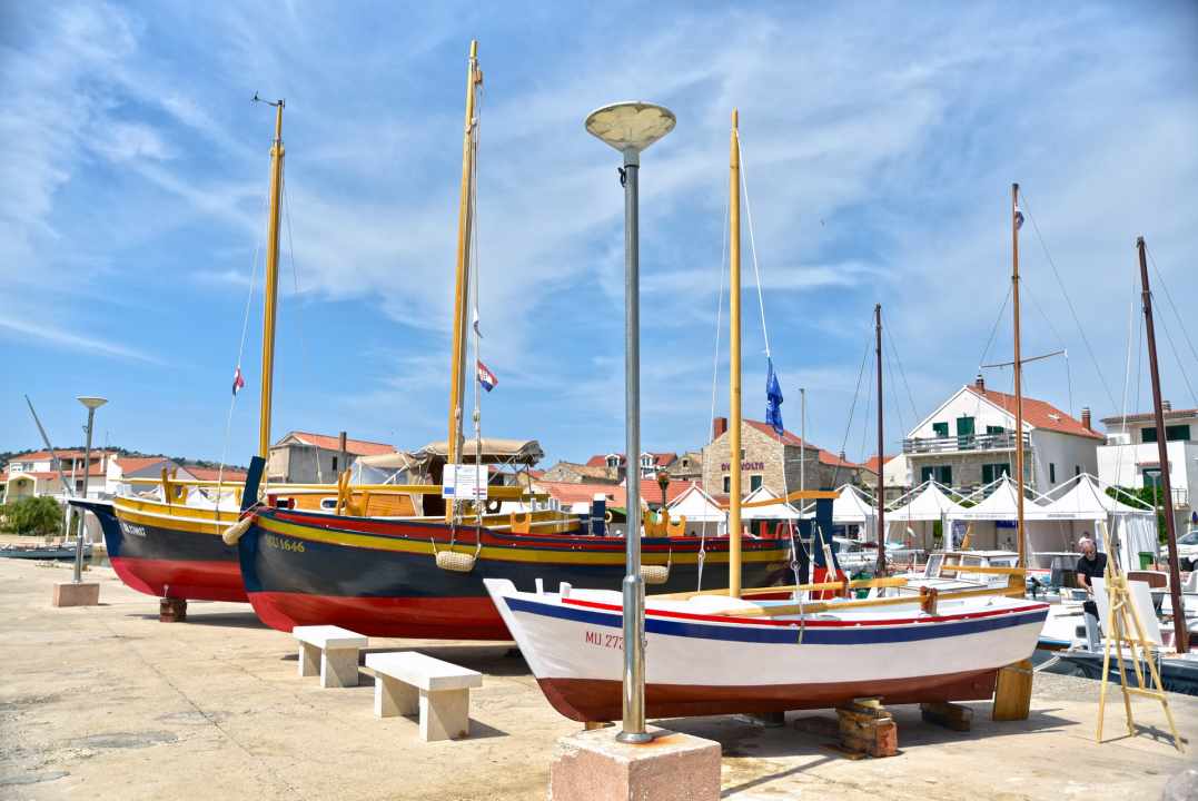 Jedinstveni doživljaj: U Betini održan Sajam tradicijske drvene brodogradnje