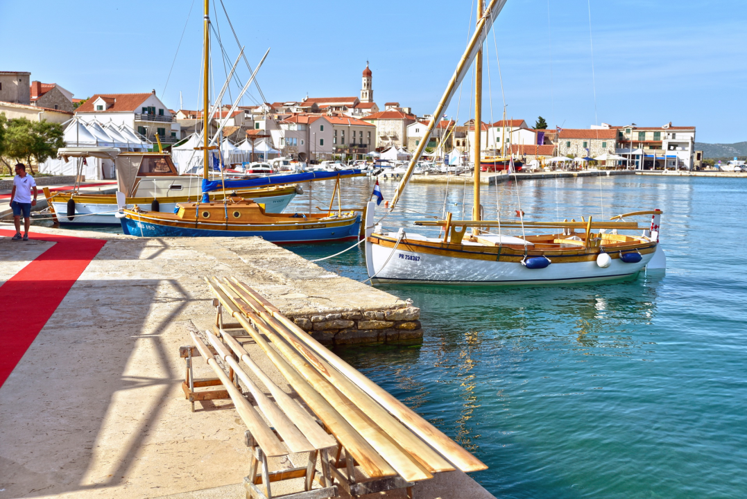 Jedinstveni doživljaj: U Betini održan Sajam tradicijske drvene brodogradnje