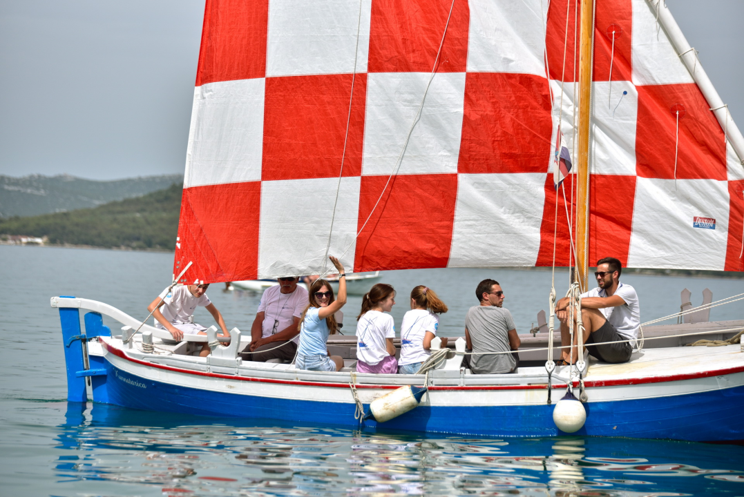 Jedinstveni doživljaj: U Betini održan Sajam tradicijske drvene brodogradnje