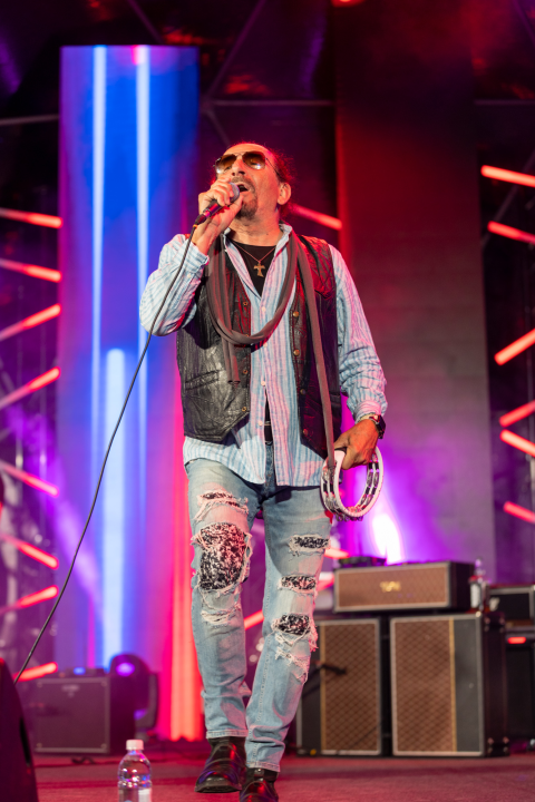 Buri usprkos, u Vodicama započeo 14. CMC festival: Publika se rasplesala uz zabavne hitove  