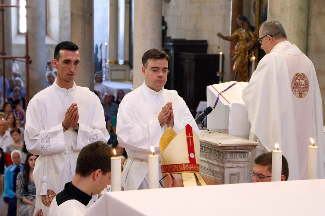 Don Šime Pleadin i don Ante Vrcić zaređeni za svećenike Šibenske biskupije
