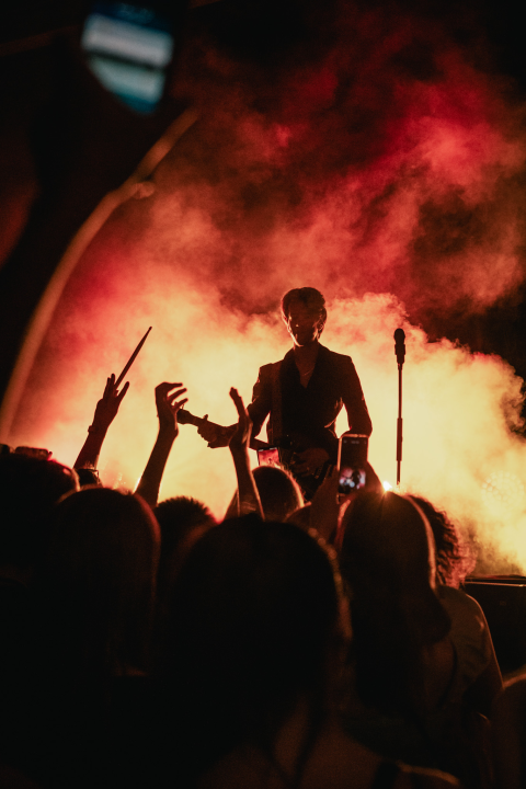 Nema ljubavi u klubu, ljubav je na tvrđavi: Plesnjak za milenijalce uz Buč Kesidi i Nipplepeople