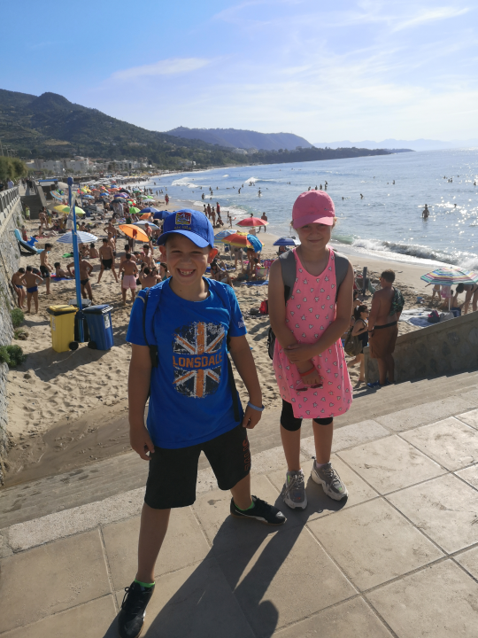 Drugaši iz Brodarice na Erasmusu na Siciliji: Keramičarske radionice, najveće kazalište u Italiji, Cefalù...