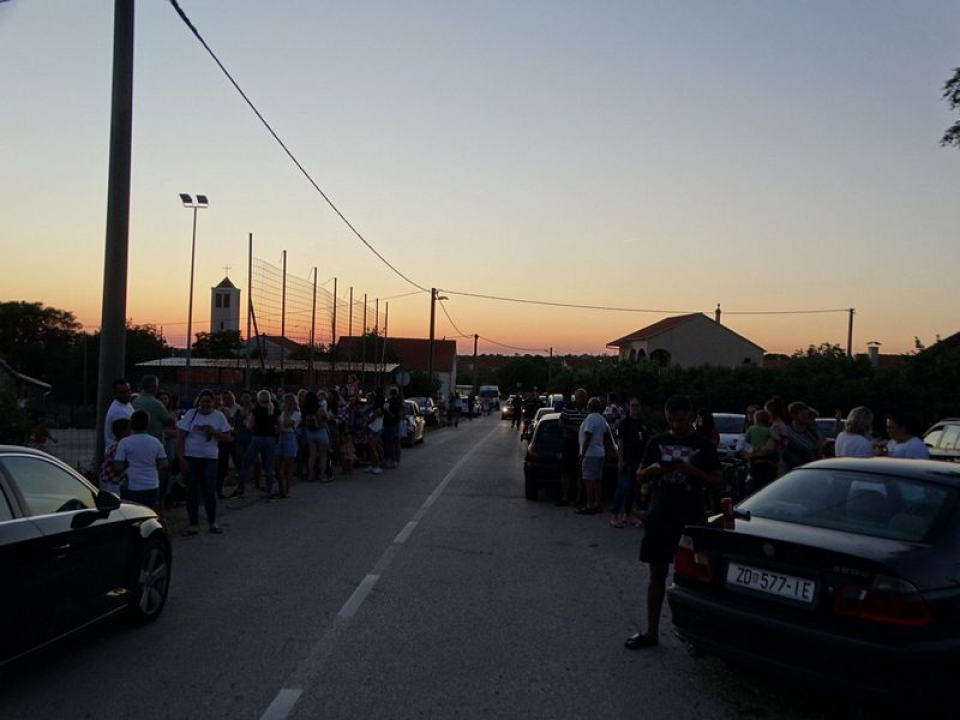 Veličanstven doček hrvatskog reprezentativca Martina Erlića u rodnom Tinju