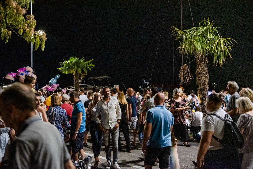 Spektakularan vatromet uveo Šibenčane u najluđu ljetnu noć: Pogledajte kako je bilo