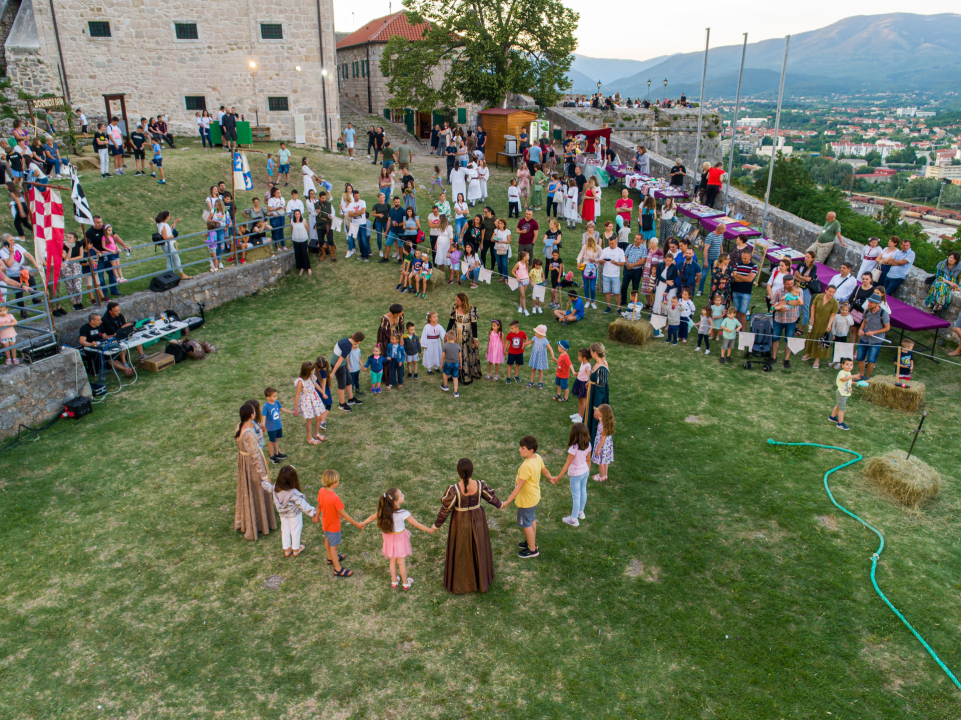 Svečani mimohod, radionice, mačevanje, vatreni show…: Završili ovogodišnji Zvonimirovi dani 