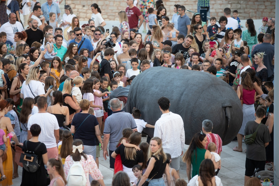 Žirafe, Carevo novo ruho, Las Calaveras: Šibenik ima najbolji prvi dan ljeta uz festivalski program