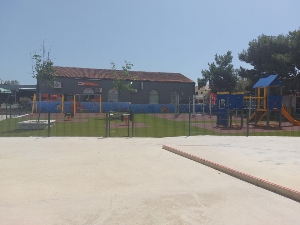 Projekt vrijedan 500 tisuća kuna: 'Najprometnije' dječje igralište u Murteru napokon u punoj funkciji