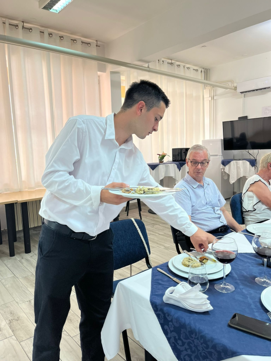 Polaznici POU Šibenik uspješno završili program prekvalifikacije za kuhare, konobare, pekare i slastičare!