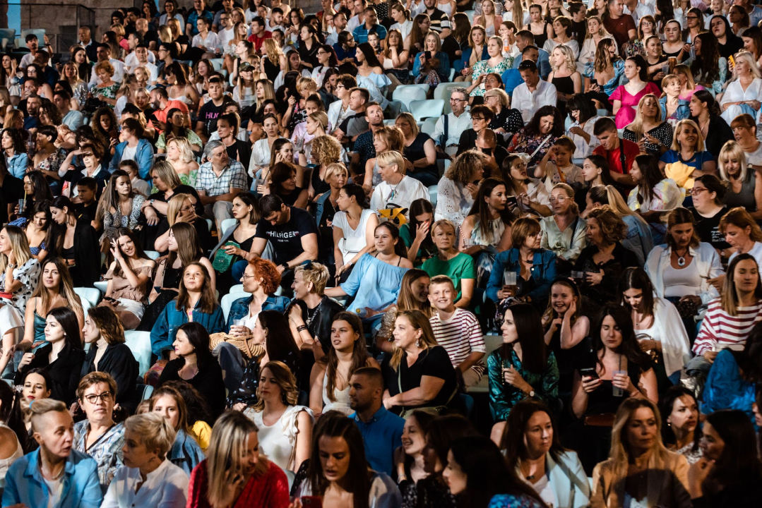 Petar Grašo na Tvrđavi sv. Mihovila održao koncert za pamćenje: Pogledajte kako je bilo  