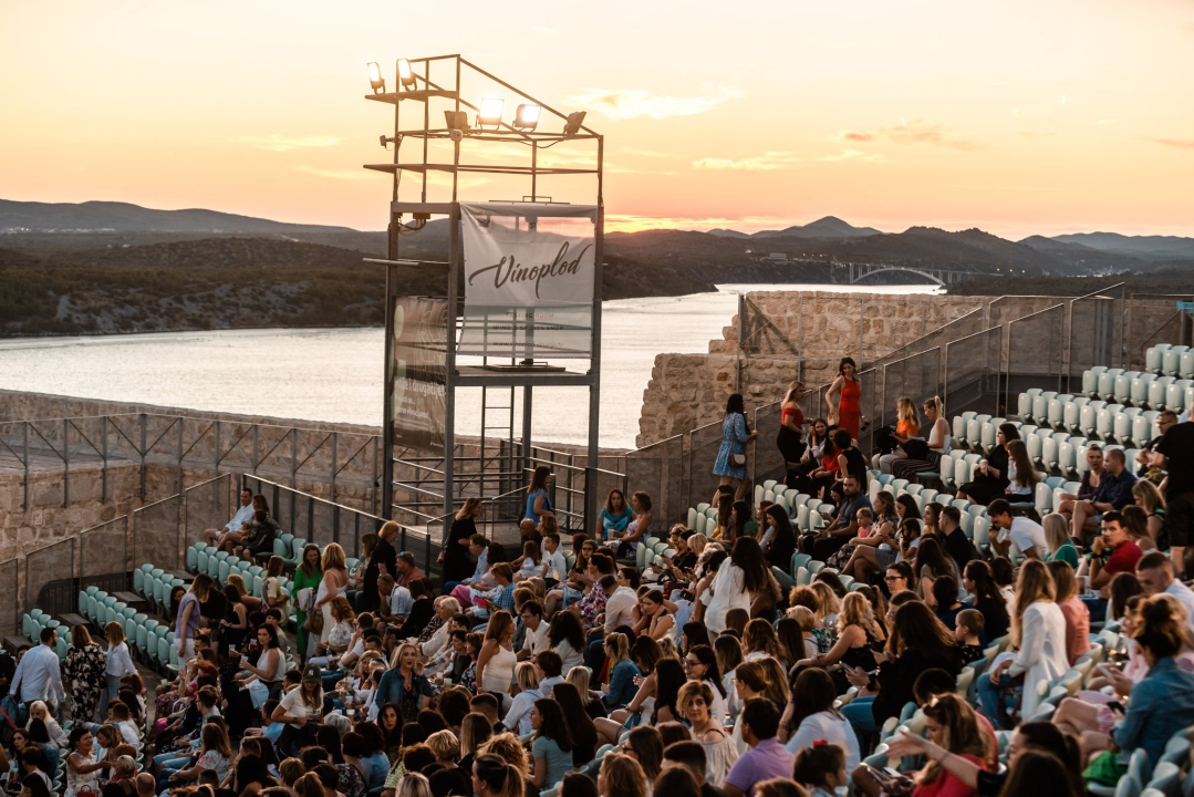 Petar Grašo na Tvrđavi sv. Mihovila održao koncert za pamćenje: Pogledajte kako je bilo  