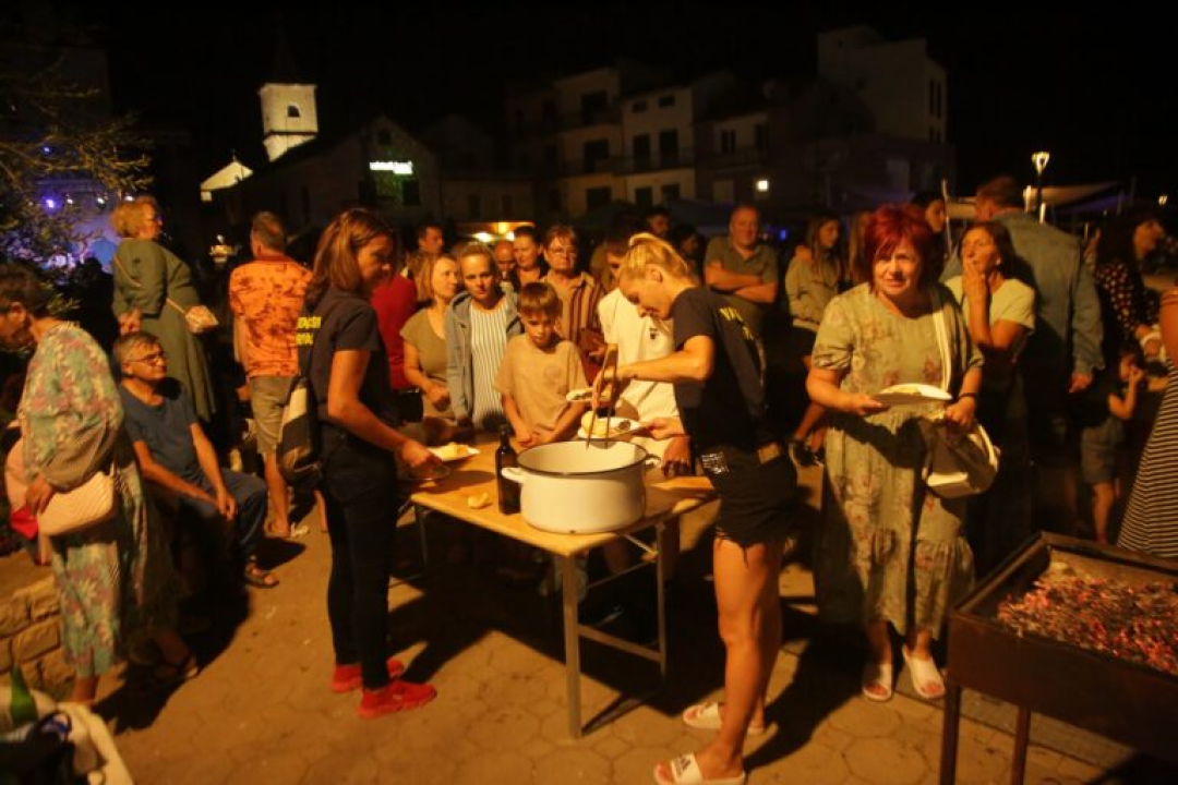 Na ribarskoj fešti uz Tedija Spalata 'planulo' 165 kg srdela