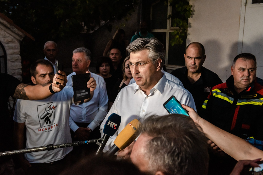 Plenković u Zatonu: 'U posljednjih šest godina nije izgorjelo ovoliko kuća, a smještaj za one koji su otišli bit će osiguran'