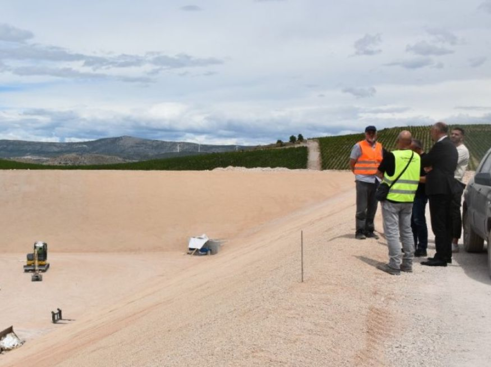 Jelić obišao radove na sustavu navodnjavanja Donje polje- Jadrtovac