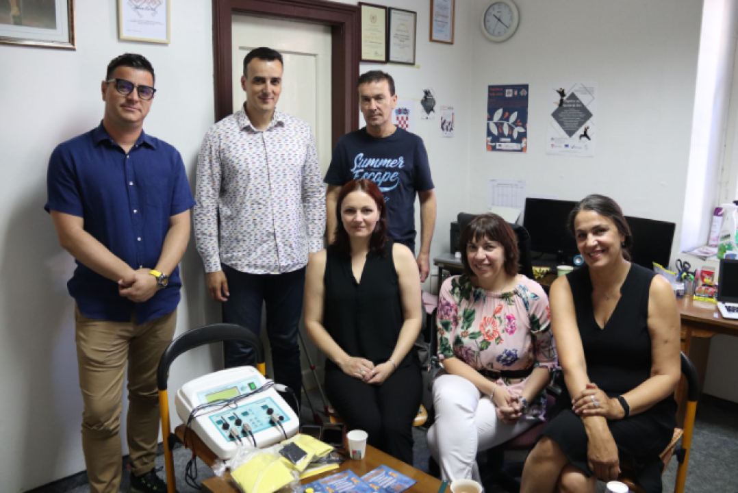 Društvu multiple skleroze Šibensko-kninske županije doniran uređaj koji im olakšava svakodnevni život