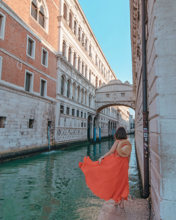  Sandru na društvenim mrežama prati 100 tisuća ljudi, a za dobru fotku diže se u zoru: 'Ljudi ne vjeruju da avion koji ste platili pet eura leti'