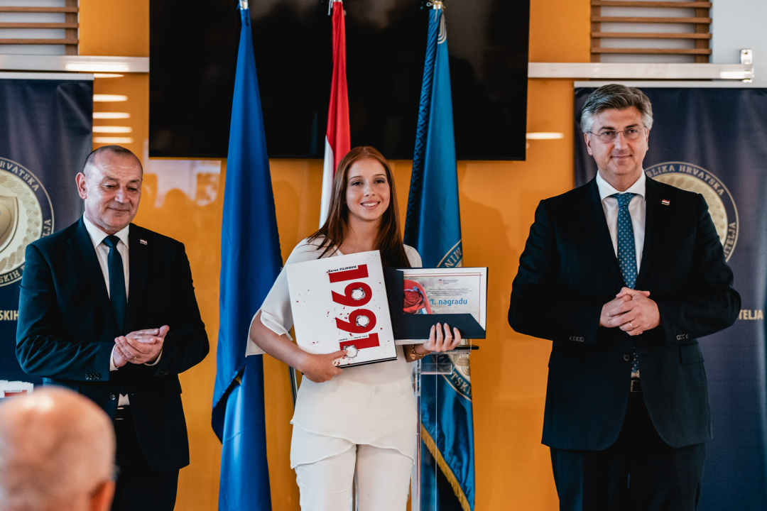 U Veteranskom centru Plenković i pola Vlade uručili priznanja i nagrade učenicima