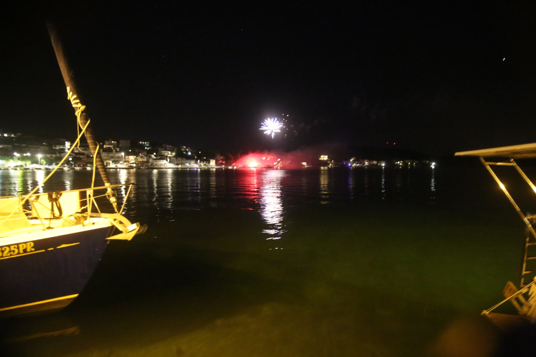 U Tisnom su Oluju proslavili s 27 bengalki i vatrometom 