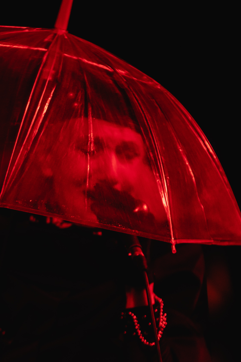 Bura, bura svuda oko nas. Osim oko Josipe koja je cijeli koncert sjedila na podu iza bubnja!