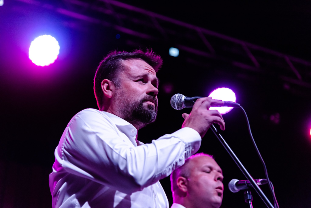  Klapa Rišpet prvi put nastupila u Šibeniku i oduševila publiku: 'Nećemo se sad tu samo njihati kao šest čempresa'