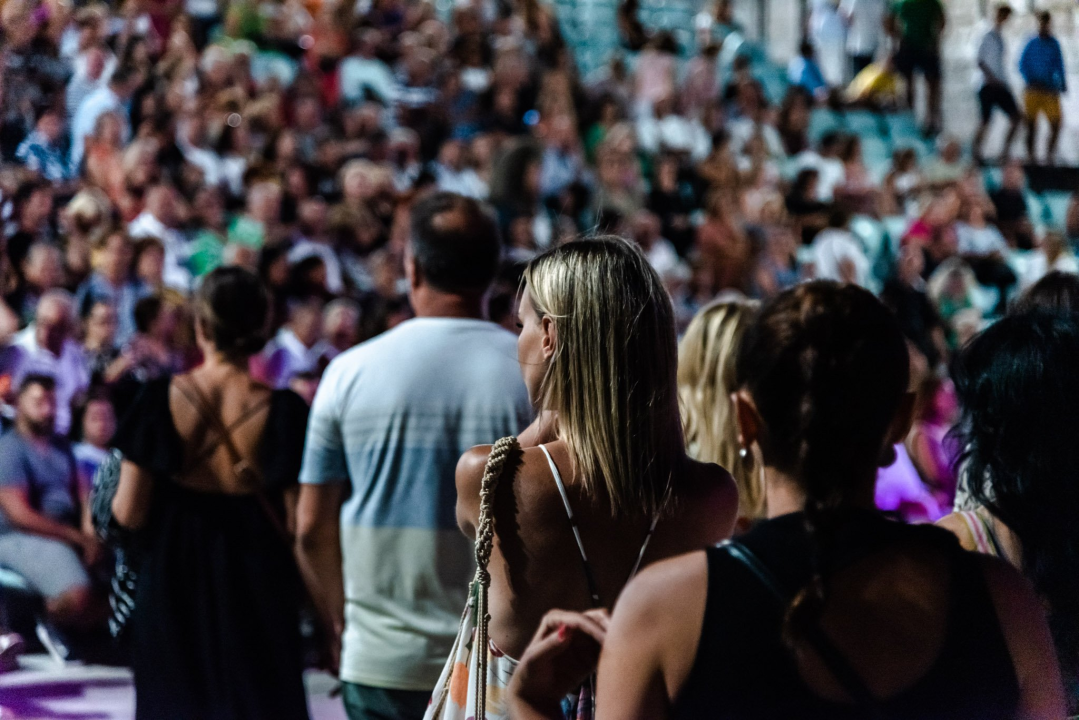  Klapa Rišpet prvi put nastupila u Šibeniku i oduševila publiku: 'Nećemo se sad tu samo njihati kao šest čempresa'