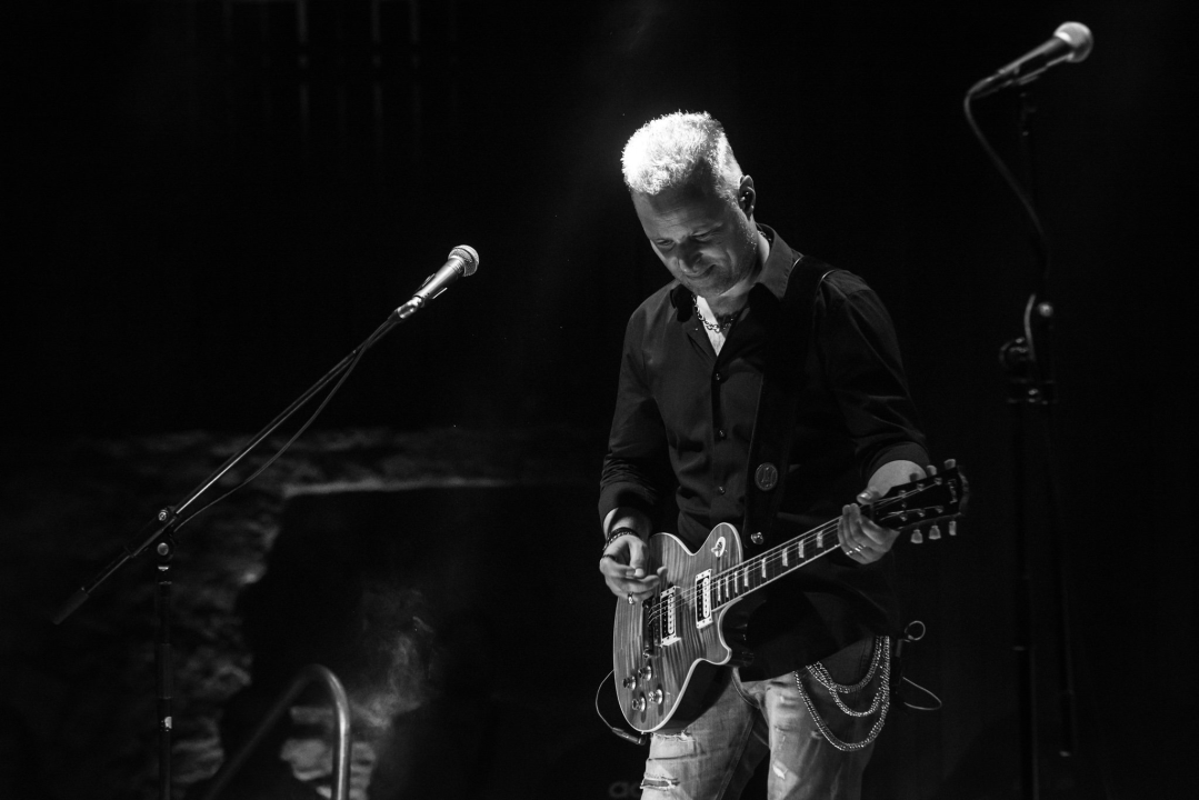 Tony Cetinski u Šibeniku predstavio novi izgled i usput oduševio publiku