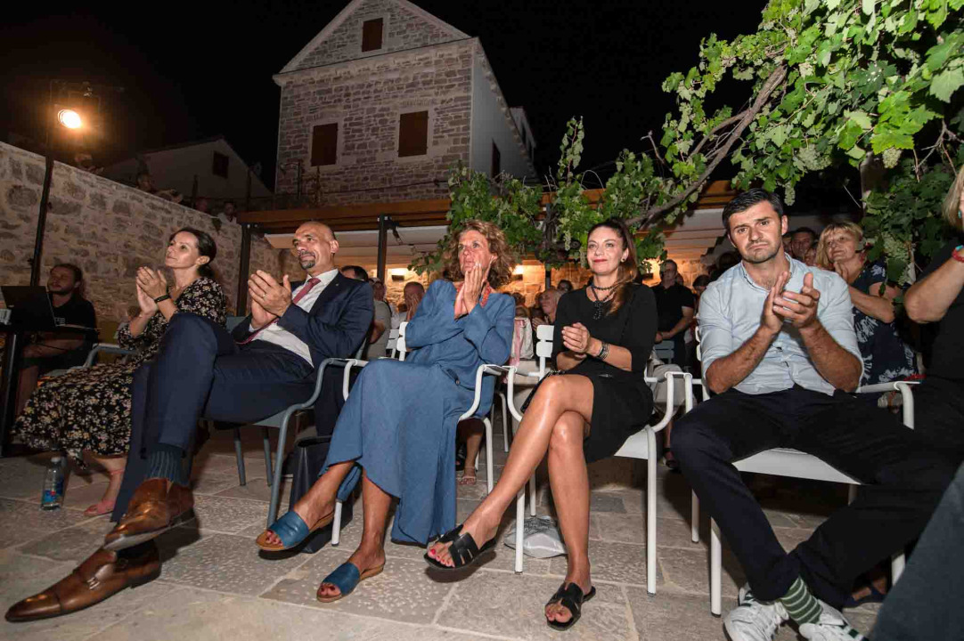 U kući Šare svečano proglašeni laureati zaslužni za 100 godina zlarinskog turizma