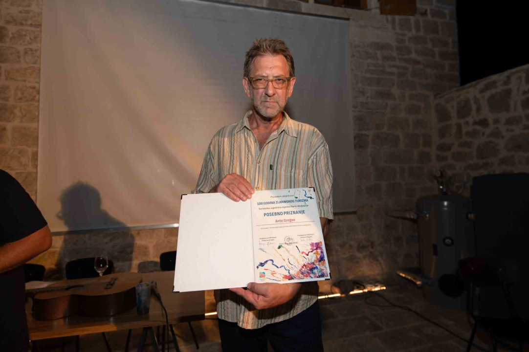 U kući Šare svečano proglašeni laureati zaslužni za 100 godina zlarinskog turizma