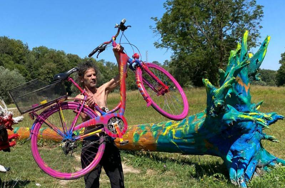 Svi umjetnici oslikavali zid, samo Zvonimir Vila stablo: 'Zakasnio sam'