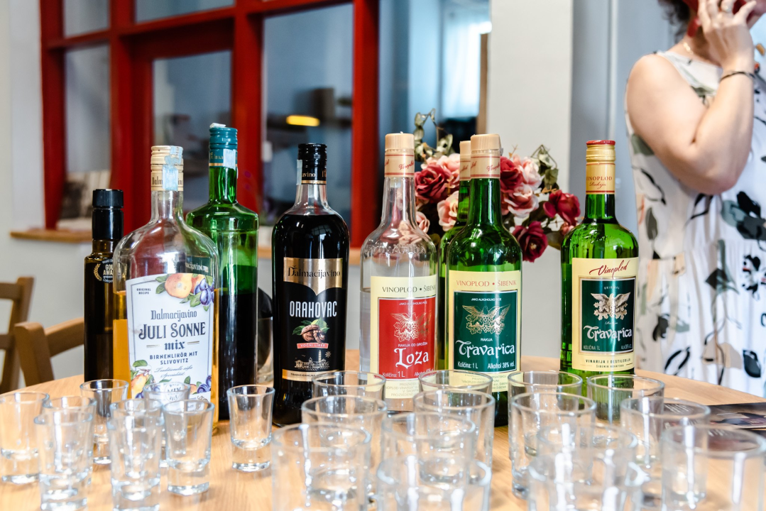 Jedinstveni suvenir: U Vinoplodu predstavljen časopis Iće&amp;piće posvećen našoj županiji