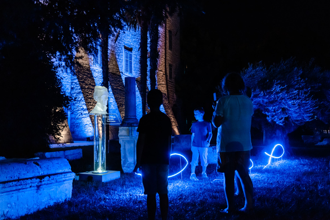 Šibenik 'obojan' u plavo: Vatromet i svjetlosni spektakl za veliku obljetnicu 