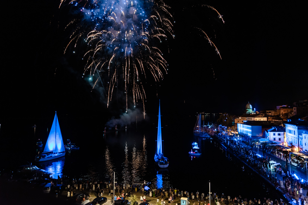 Šibenik 'obojan' u plavo: Vatromet i svjetlosni spektakl za veliku obljetnicu 