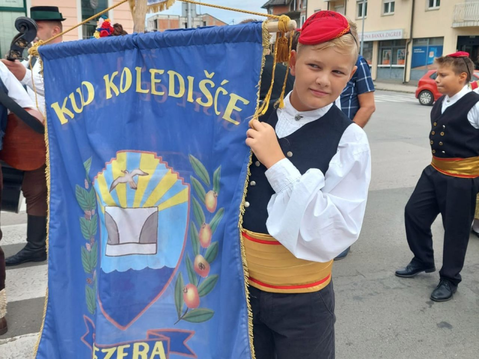 Mlada skupina KUD-a Koledišće nastupila na Dječjim vinkovačkim jesenima