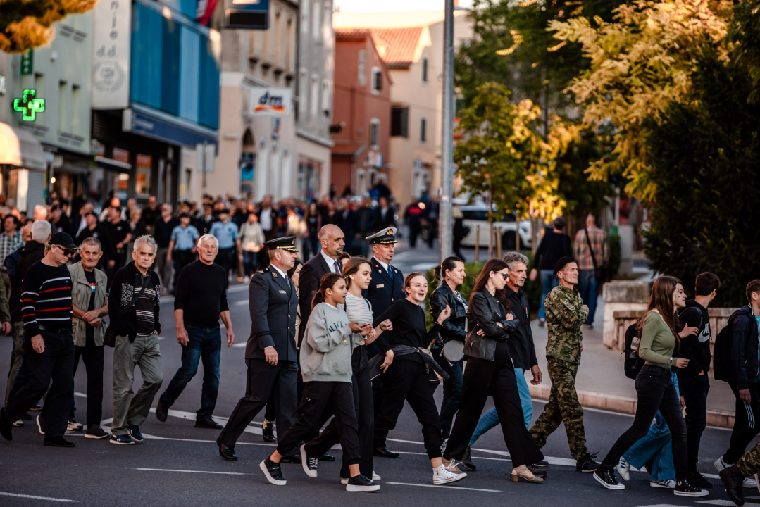Uz pidoće i klapu u Šibeniku obilježen Dan hrvatskih branitelja: 'U slobodi smo se više dijelili nego spajali'