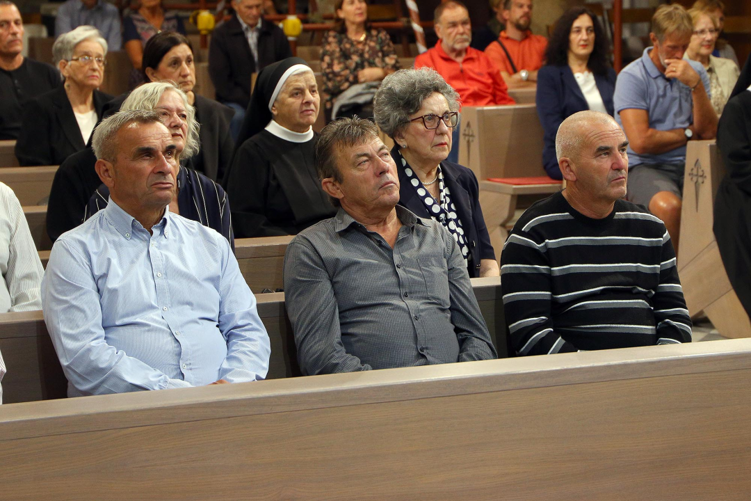 Rogić predvodio misu zadušnicu za biskupa Badurinu i branitelje