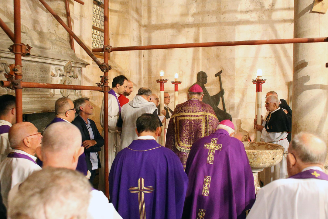Rogić predvodio misu zadušnicu za biskupa Badurinu i branitelje
