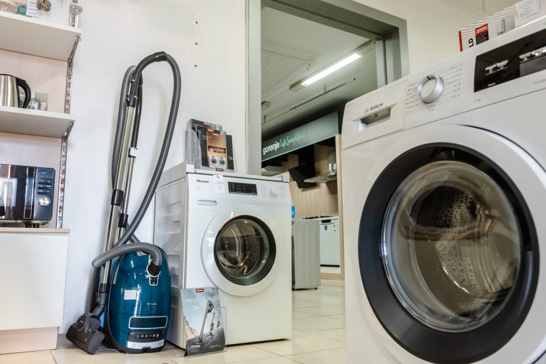 U El Bakoti opremite cijelu kuhinju uz renomirane brendove Midea, Faber i Franke! 