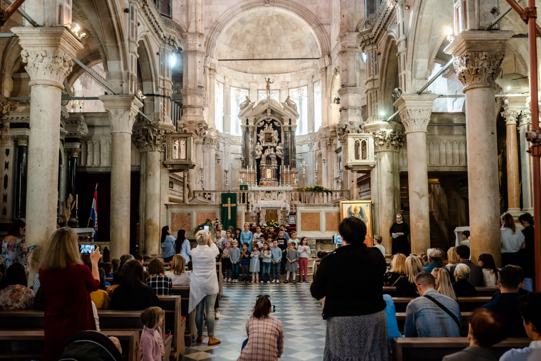 Mališani DV 'Brat Sunce' u povodu sv. Mihovila nastupili u katedrali